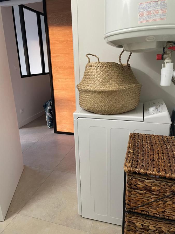 Appartement Cosy Vue Mer A 50 M De La Plage - Refait A Neuf Et Climatise Le Pradet Exterior photo